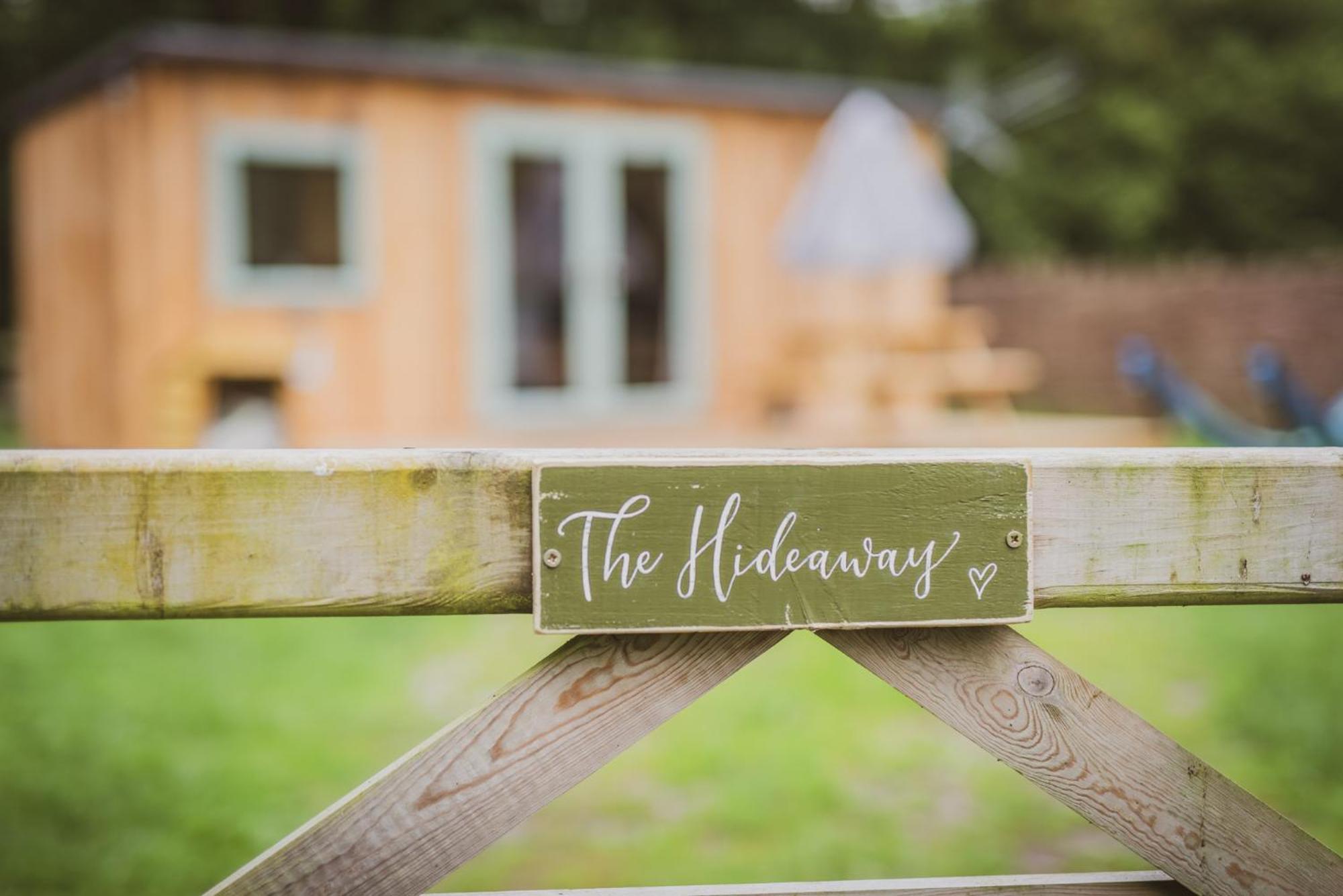 Отель The Hideaway At Hiddenwood Glamping Corsley Экстерьер фото