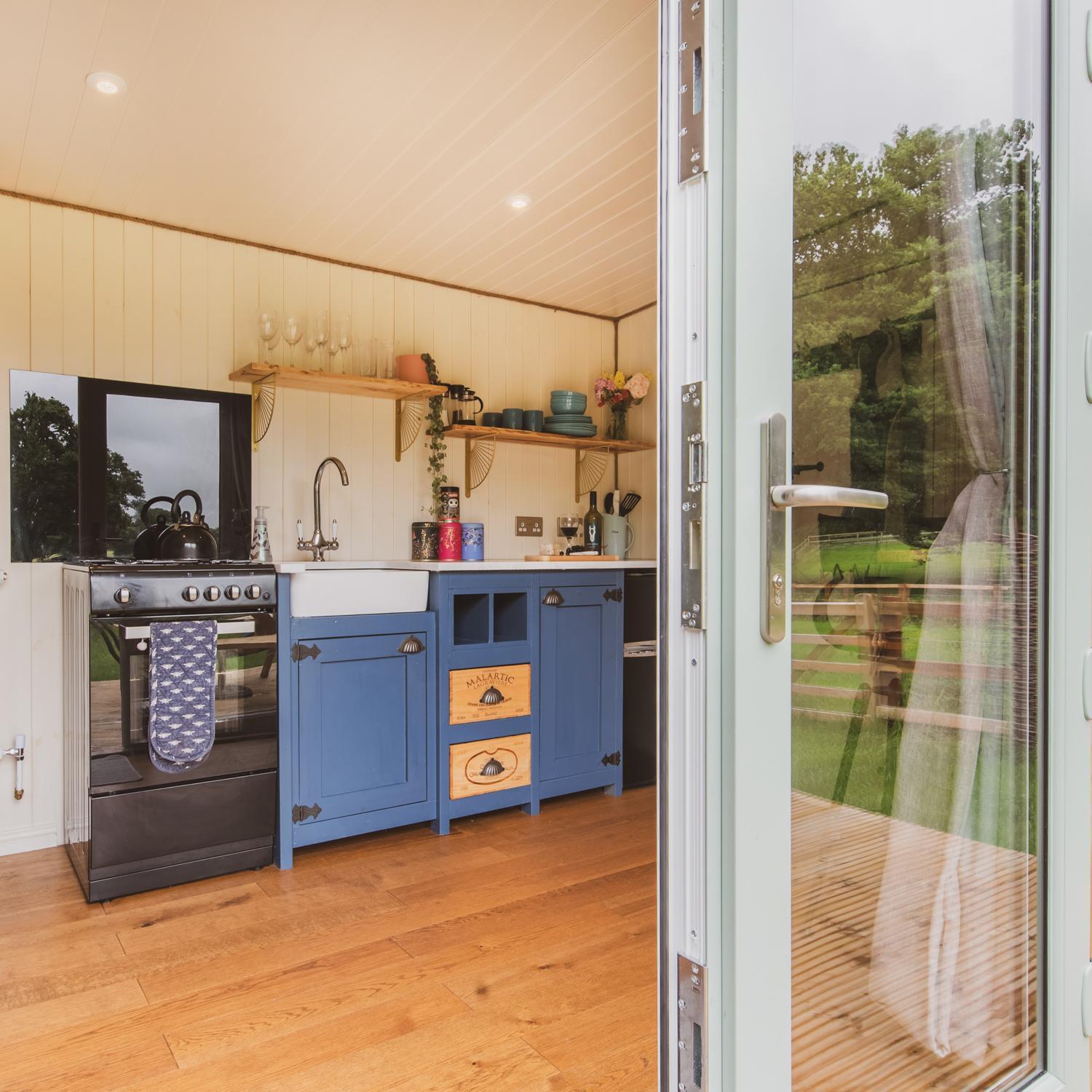 Отель The Hideaway At Hiddenwood Glamping Corsley Экстерьер фото