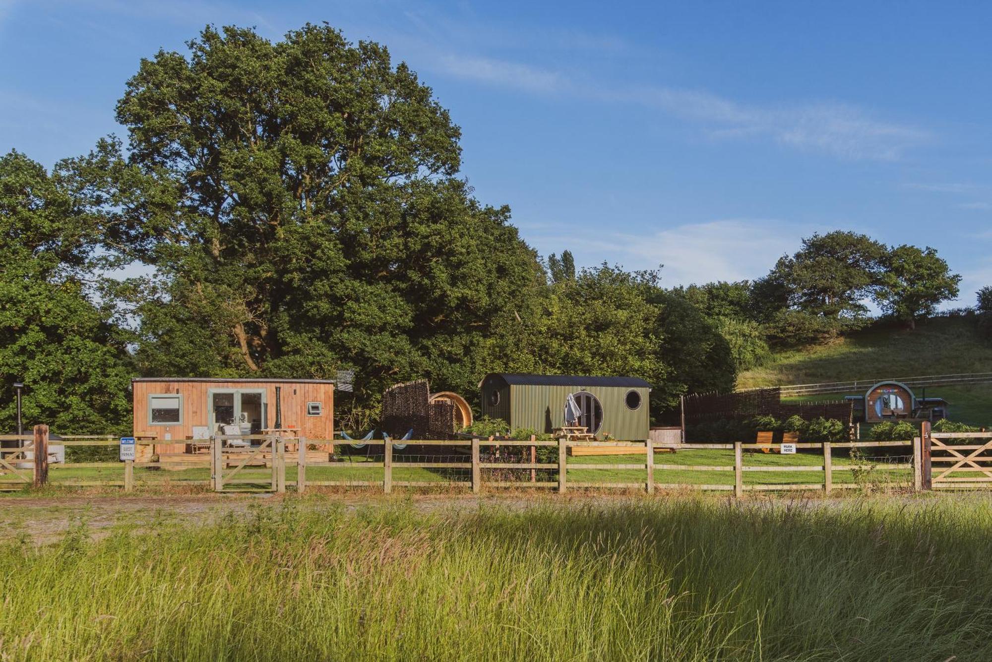 Отель The Hideaway At Hiddenwood Glamping Corsley Экстерьер фото
