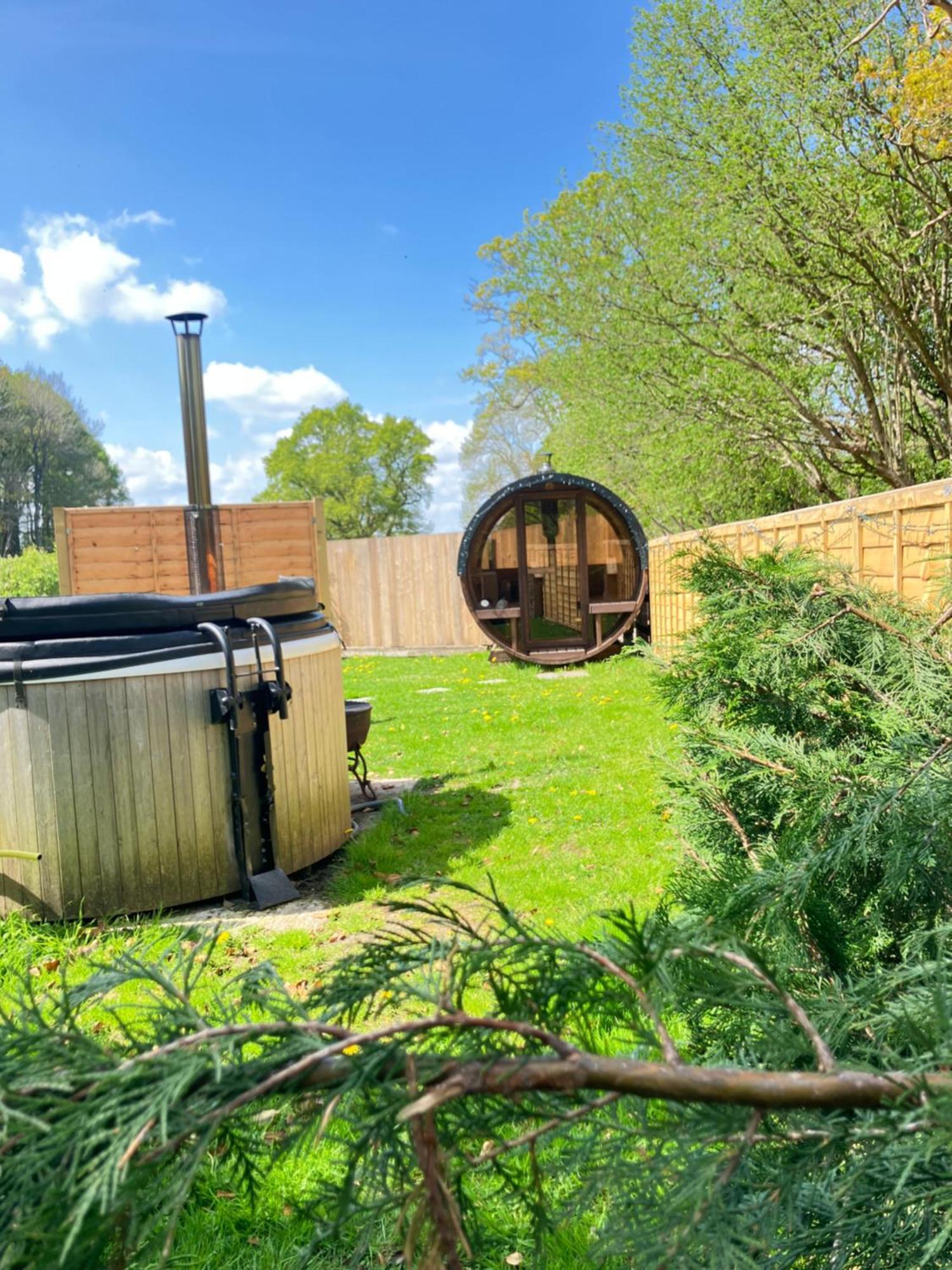 Отель The Hideaway At Hiddenwood Glamping Corsley Экстерьер фото